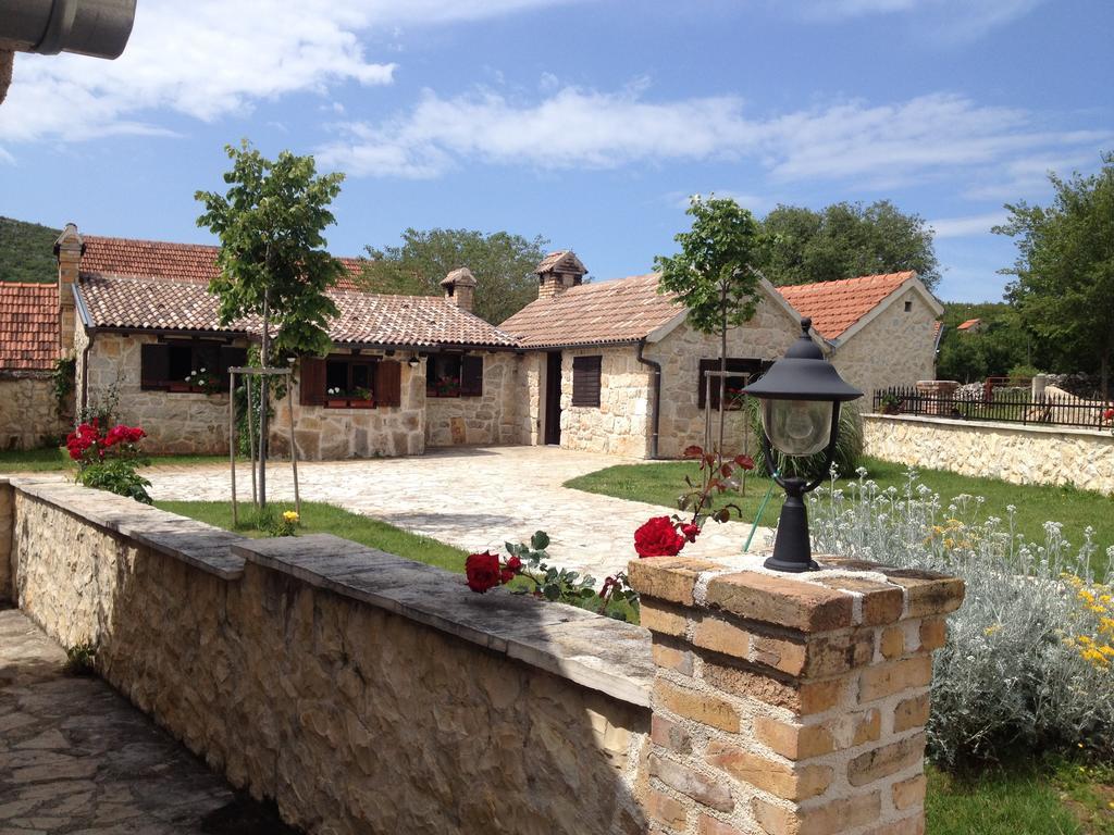 Micanovi Dvori Mobile Home Village Zrmanja Обровац Екстериор снимка